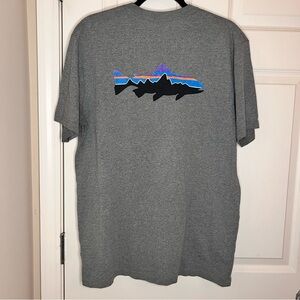 Patagonia Gray‎ and Blue Short Sleeve Tee. Men’s Large. Cotton